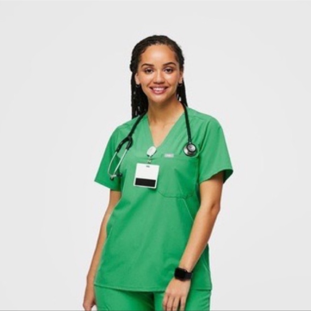 NWT Figs safety Green Catarina FREEx - One-Pocket Scrub Top